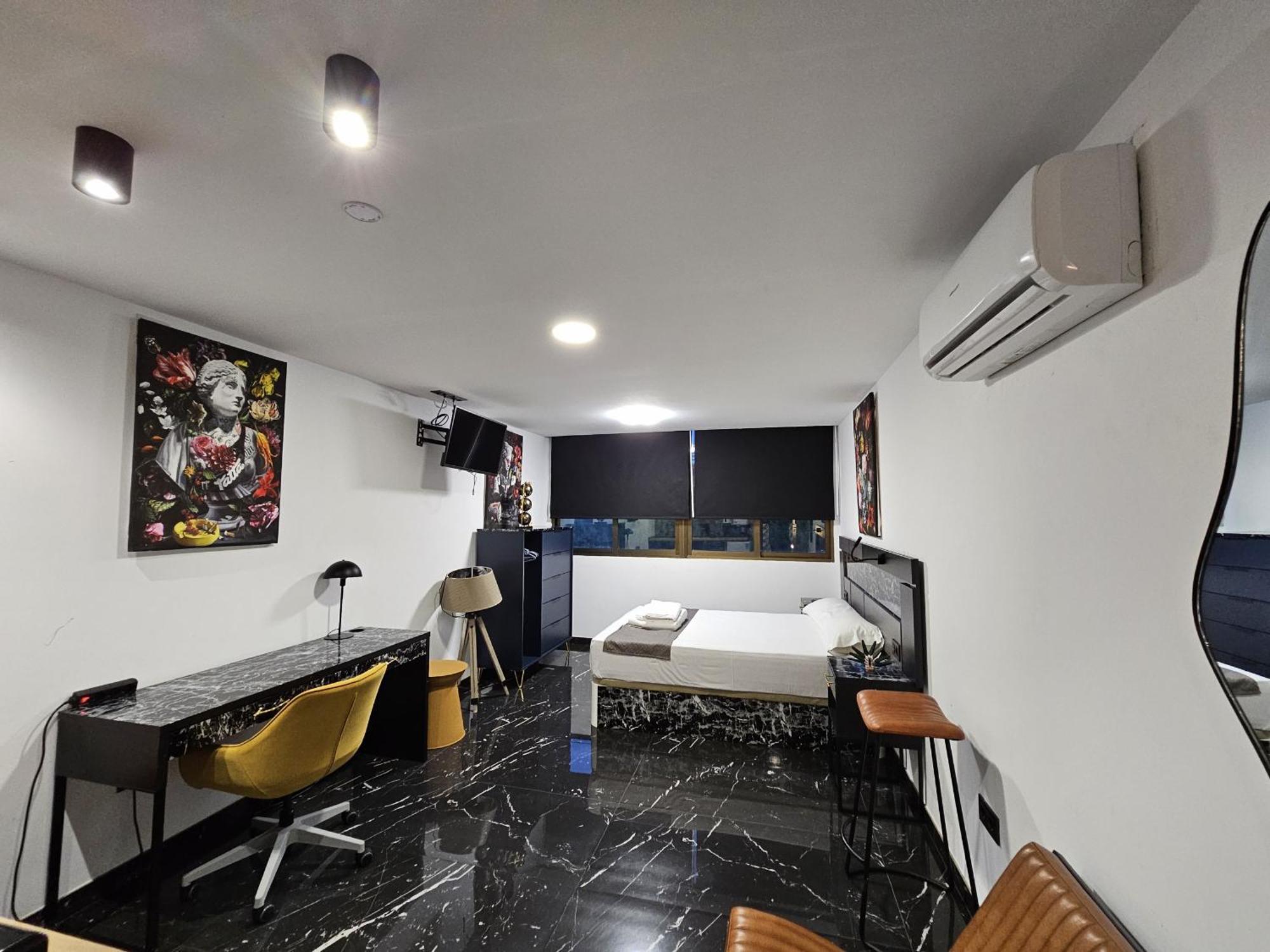 Apartment Black